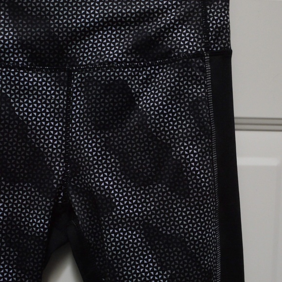 Black and White Patterned Activewear Pants - Picture 2 of 3